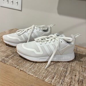Adidas White Athletic Sneakers – Women’s 7 / Youth 5.5 👟
